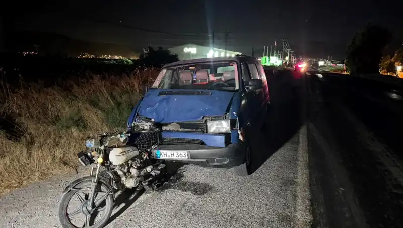 Söke’de Minibüs Motosiklete Çarptı: İki Araçta Şok Edici Kaza!