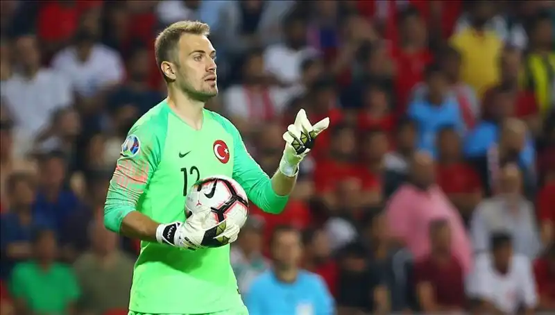Mert Günok Futbolu Bırakma Kararını Açıkladı: Hayranlarını Şaşırttı!