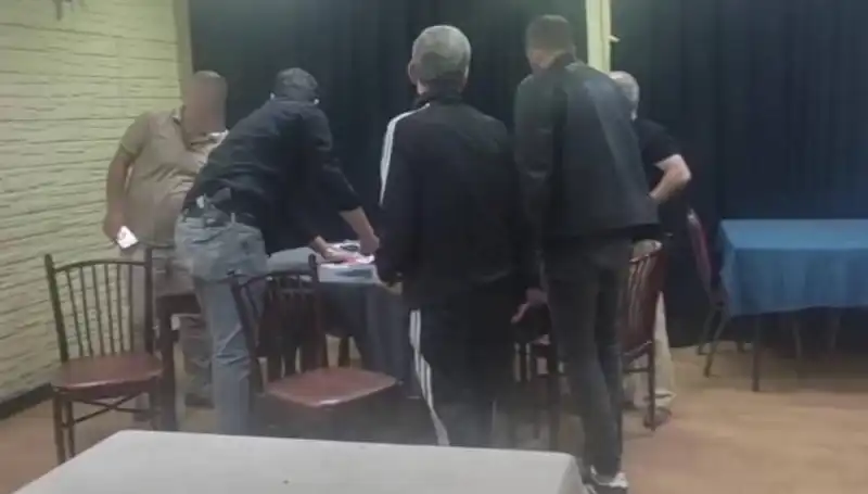 Kumar Oynarken Yakalanan Genç, Savunmasıyla Pes Dedirtti!