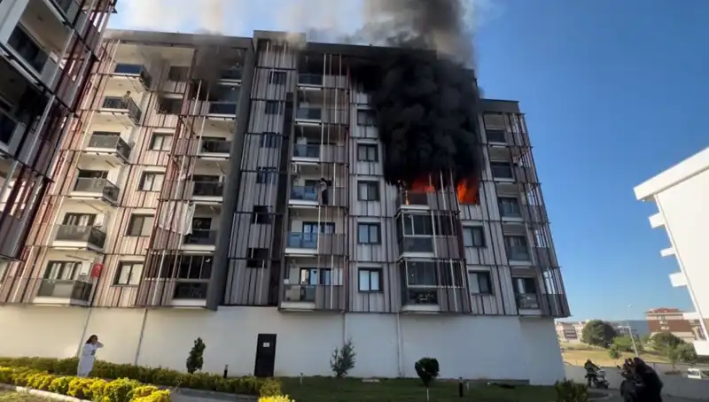 Çanakkale'de Sabahı Yangınla Karşılayan Vatandaşlar Korku Dolu Anlar Yaşadı