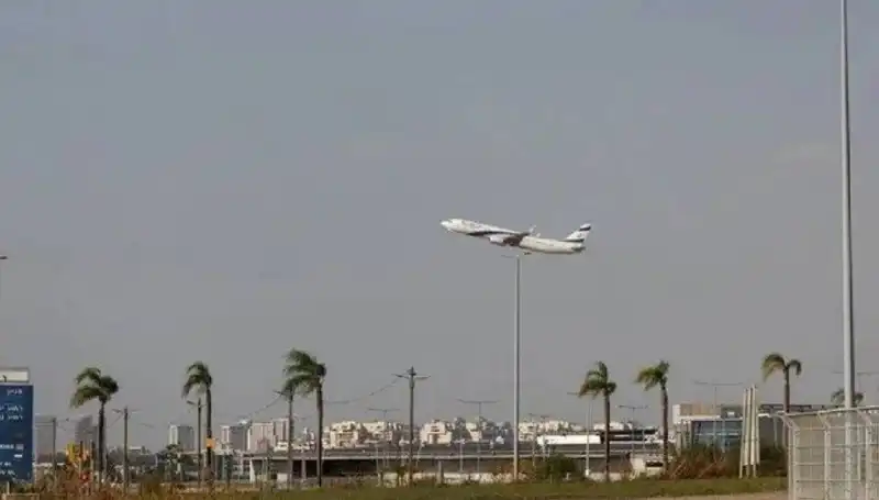 Yemenli Husiler, İsrail'in Başkenti Tel Aviv'deki Havalimanını Hedef Aldı
