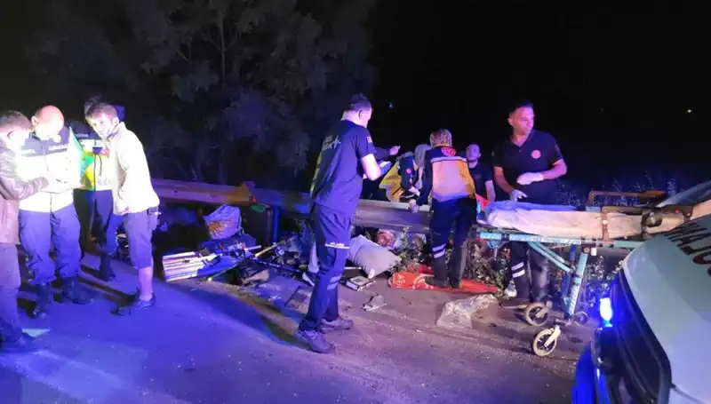 Minibüs Kazasında Savrulan Yolcular Hayatlarını Kaybetti: Korkunç Detaylar Ortaya Çıktı