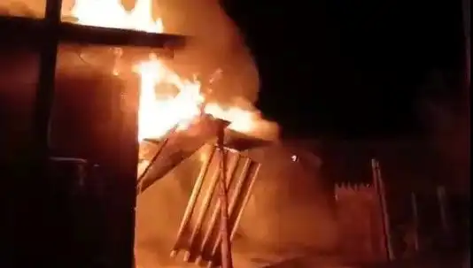 Karabük’teki Yangında İki Ev Küller İçinde Kaldı: Olayın Ayrıntıları
