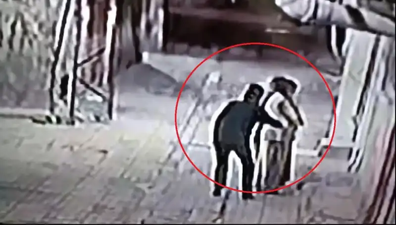 Kapkaççılara Şok Baskın: Polisler Pazarcı ve Simitçi Kılığına Girdi