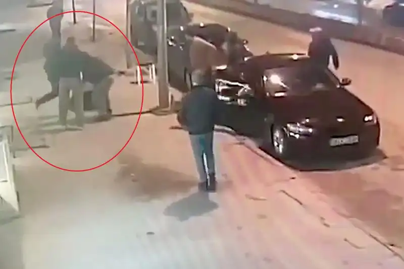 Parkta Bacak Kıran Kavga: Üç Kişi Saldırdı, İki Yaralı!