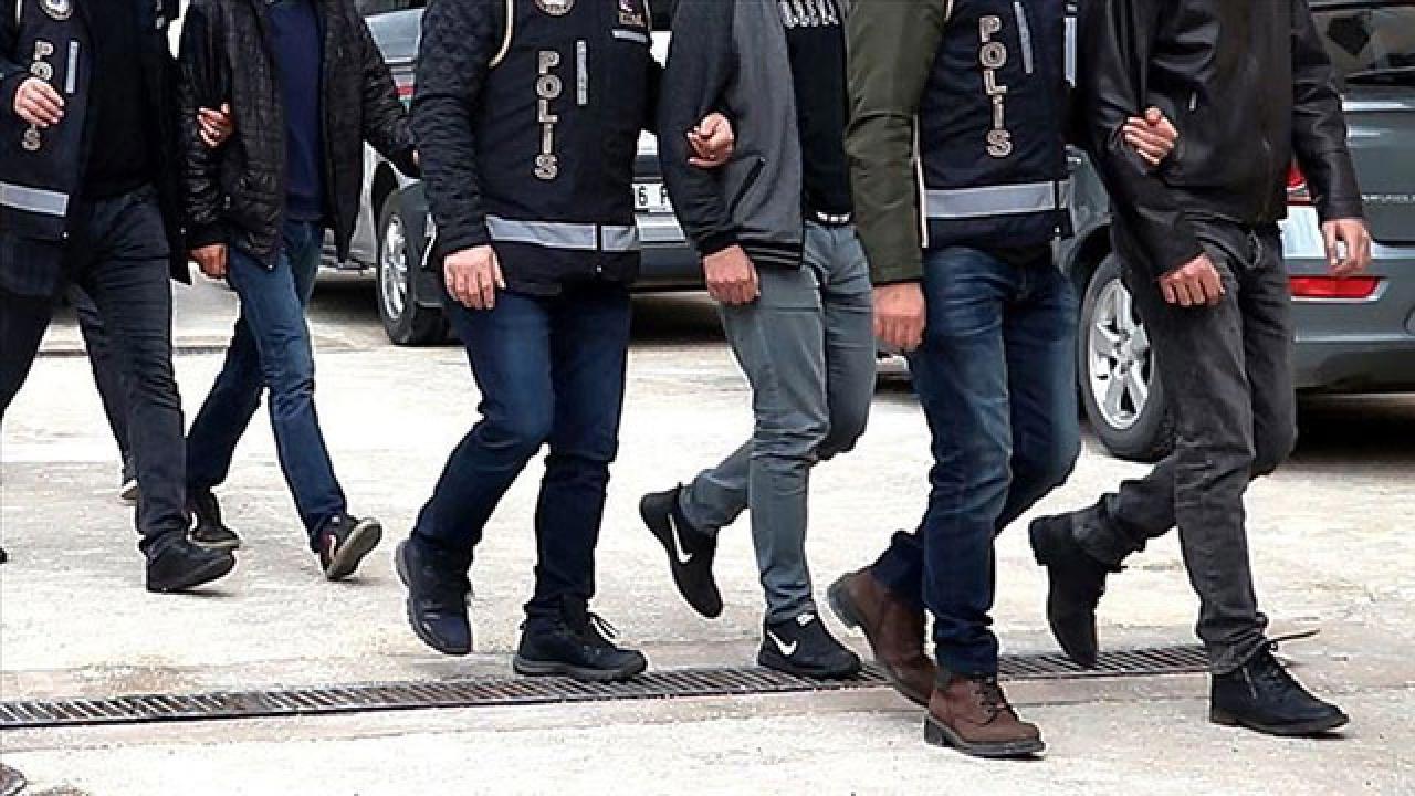 Polis eş zamanlı operasyon düzenledi ve 71 kişiyi gözaltına aldı.