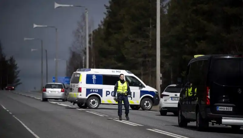 Finlandiya’da Okulda Bıçaklı Saldırı: Öğrenciler Yaralandı, Şüpheli Gözaltında