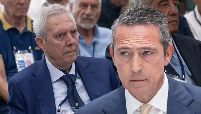Fenerbahçe Divan Kurulu'nda Aziz Yıldırım Kararı Gündemi Sarstı